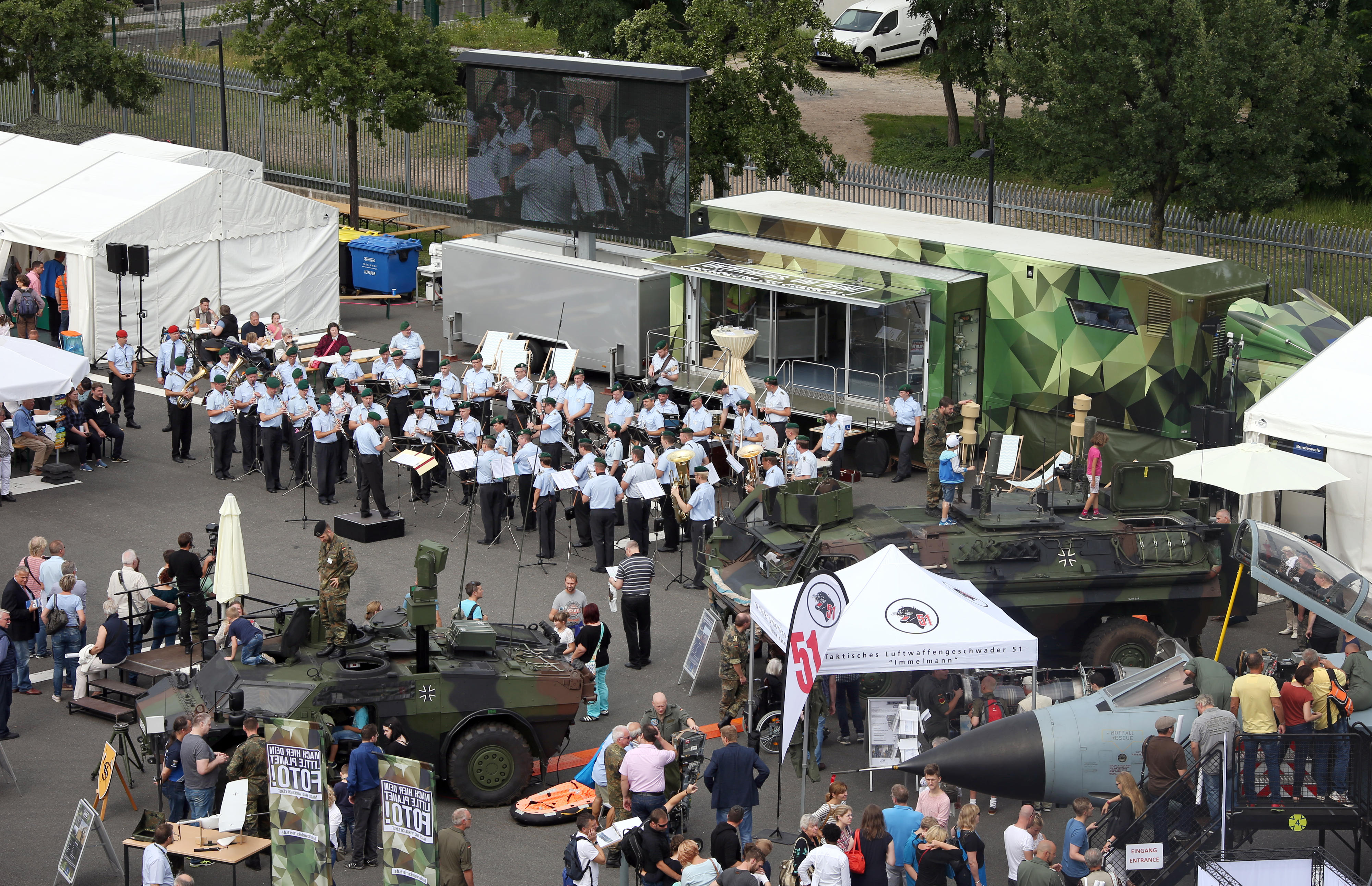 Attraktionen Fur Gross Und Klein Tag Der Offenen Tur Im Bmvg