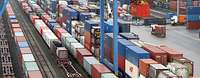 Züge und Waggons im Containerterminal im Hafen Duisburg