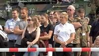 Besucher bei Vorführung