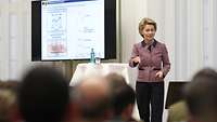 Von der Leyen spricht vor Soldaten