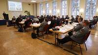 Soldaten bei nationaler Rüstungskontrolltagung