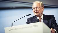 Ischinger am Rednerpult