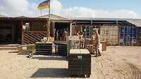 Soldaten beim Packen