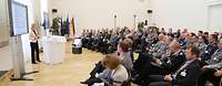 Ministerin spricht zu den Teilnehmern der 57. Zentralkonferenz