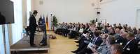 Publikum folgt dem Vortrag des Redner 