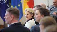 Ministerin sitzt im Publikum