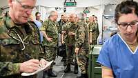 Soldaten in der Behandlungseinrichtung ROLE 2 B.