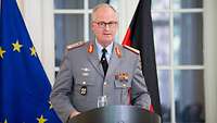 Generalinspekteur Zorn am Rednerpult