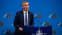 Stoltenberg am Rednerpult