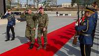 Zorn wird militärisch empfangen