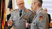 Zorn im Gespräch mit Soldaten