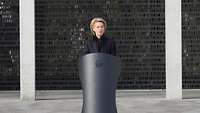 Von der Leyen am Rednerpult