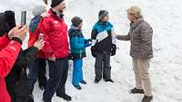 Von der Leyen im Gespräch mit Anwohnern