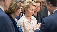 Von der Leyen und Parly im Gespräch