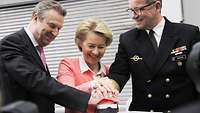 Lürssen, von der Leyen und Krause drücken Buzzer