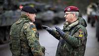 General Zorn im Gespräch mit Spannuth