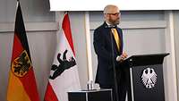 Tauber spricht vor Publikum