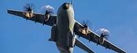 Ein Transportflugzeug Airbus A400M in der Luft