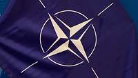 Die Flagge der NATO