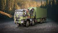 leicht seitlich zu erkennen der IVECO Trakker GTF 8x8, im Hintergrund ist ein Tannenwald.