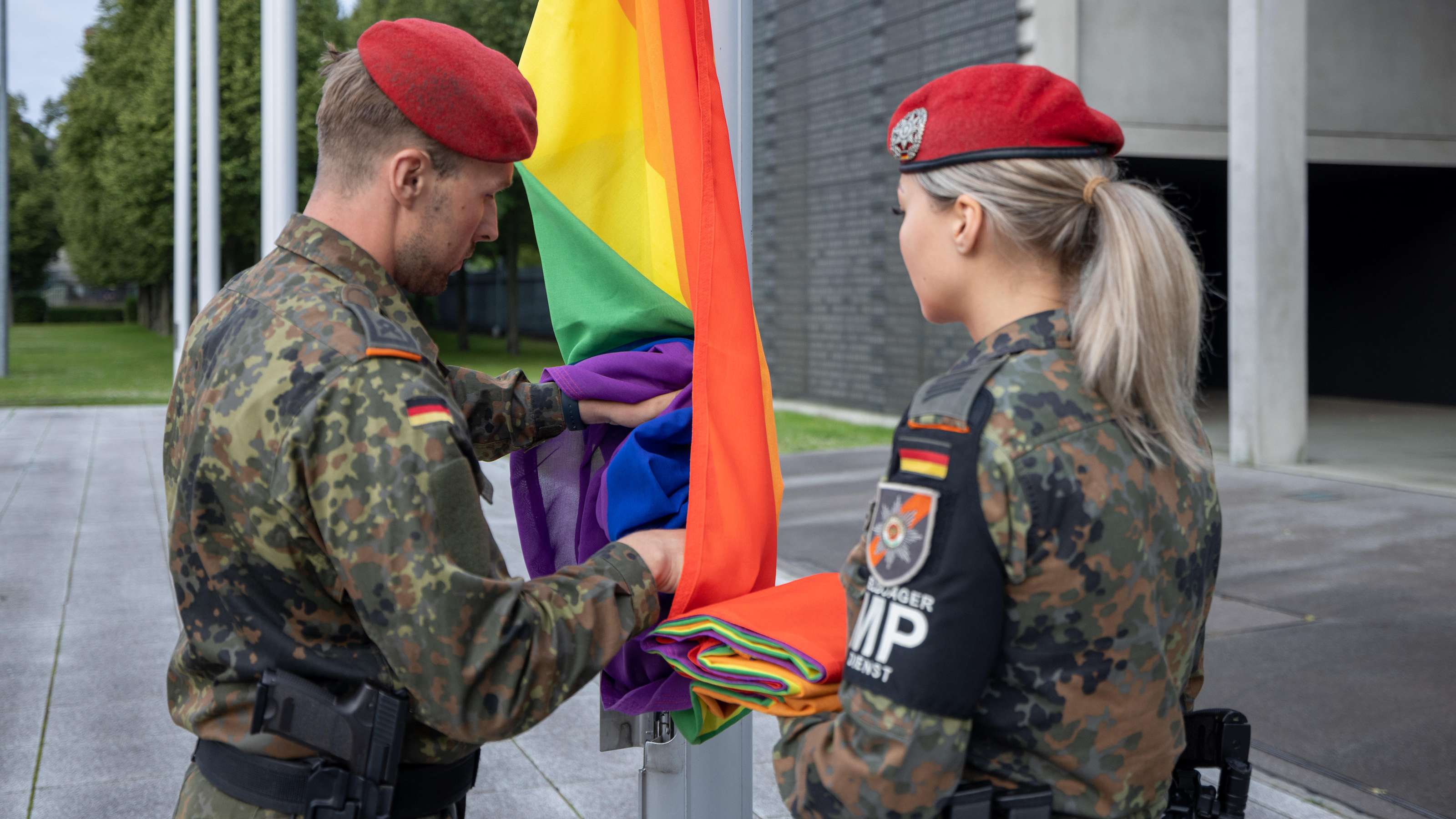 Zwei Jahre Gesetz zur Rehabilitierung homosexueller Soldaten