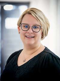 portrait of Natalie Jenning