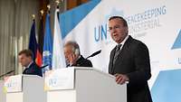 Pistorius, Wadephul und Guterres auf einer Pressekonferenz