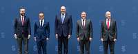 Guido Crosetto, Sébastien Lecornu, Wladyslaw Kosiniak-Kamysz, Boris Pistorius und John Healey posieren für ein Gruppenfoto.
