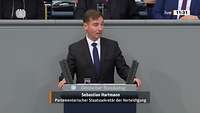 Staatssekretär Hartmann am Rednerpult im Bundestag