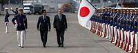 Verteidigungsminister Boris Pistorius und sein japanischer Amtskollege beim Abschreiten der Front
