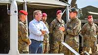 Verteidigungsminister Pistorius mit Soldaten