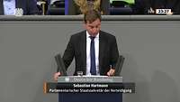Parlamentarischer Staatsekretär Hartmann am Rednerpult