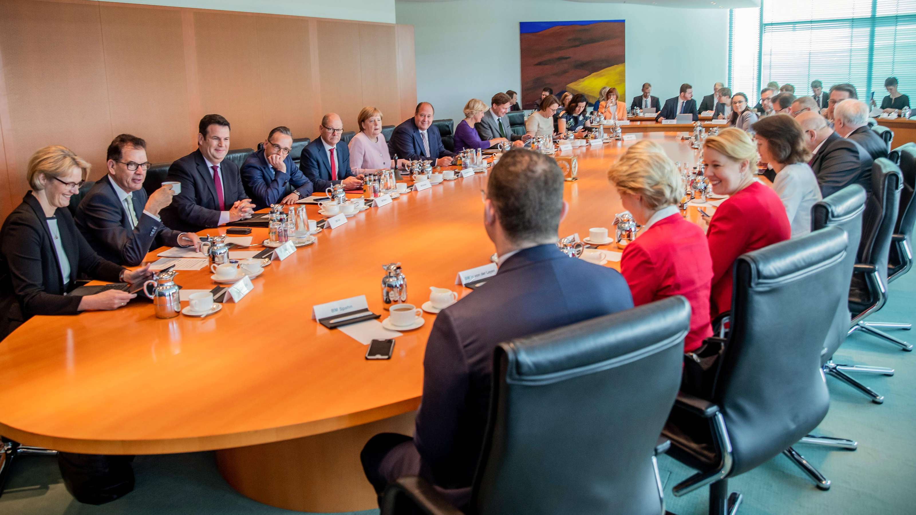 beschließt Etatentwurf 2020 Verteidigungsausgaben steigen