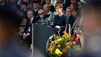 Kramp-Karrenbauer am Rednerpult