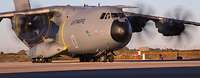 Transportflugzeug A400M auf dem Flugfeld