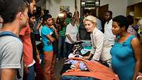Von der Leyen im Gespräch mit Flüchtlingen