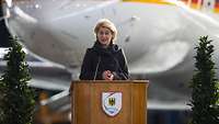 Von der Leyen spricht am Rednerpult