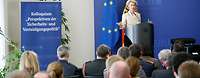 Von der Leyen am Rednerpult